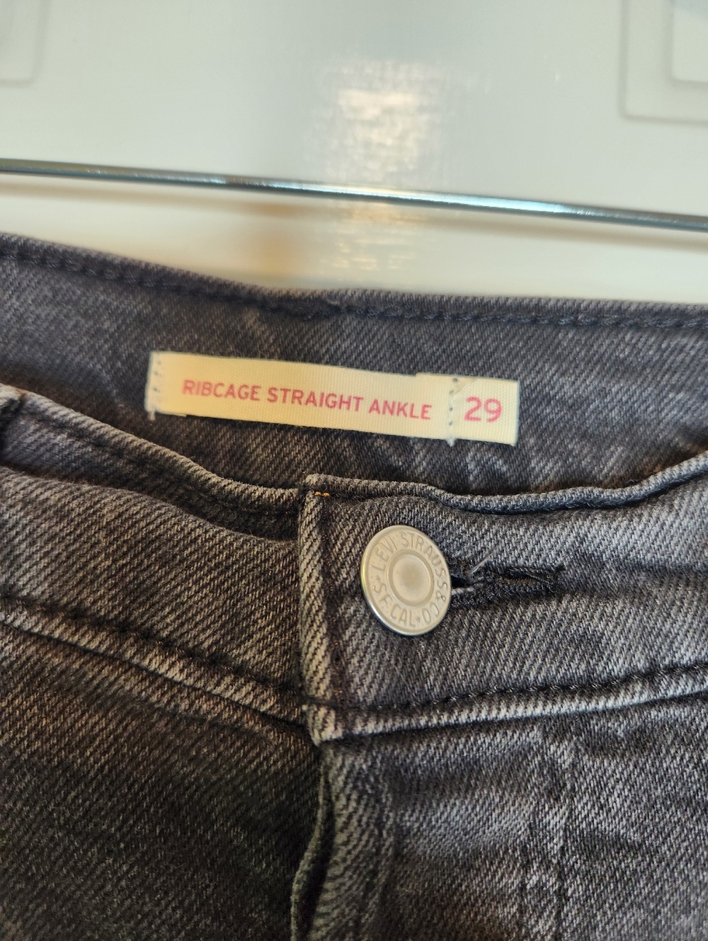 Levi's Ribcage Straight Button Fly Faded Black Jeans Size 29 - Picture 4 of 6